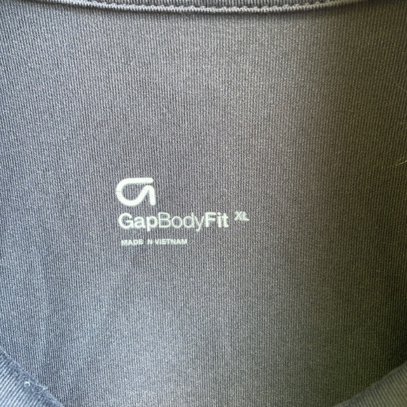 GapFit Jacket - Picture 2 of 6